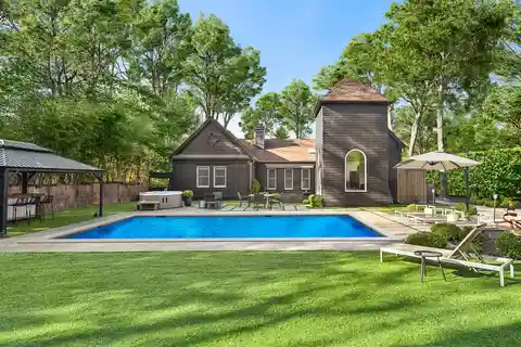 Custom Transitional Style Home Exuding Modern Elegance