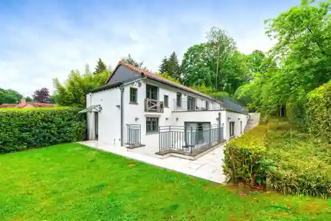 Spacious Espinette Villa with Timeless Character