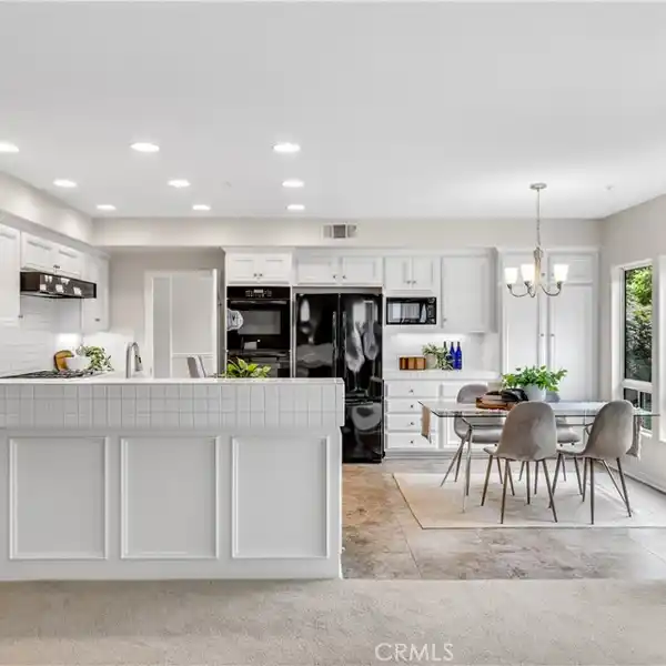 STUNNING HOME IN AN EXCLUSIVE ENCLAVE