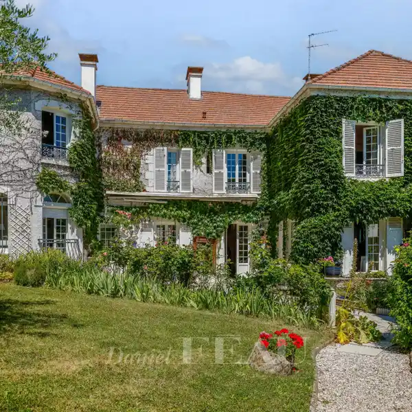 PEACEFUL VILLAGE RETREAT WITH TIMELESS CHARM