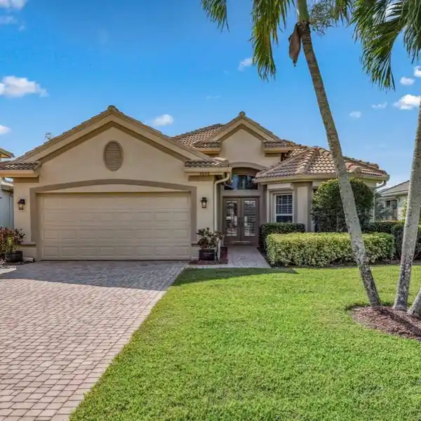 FANTASTIC RESIDENCE ON A PREMIUM HOMESITE