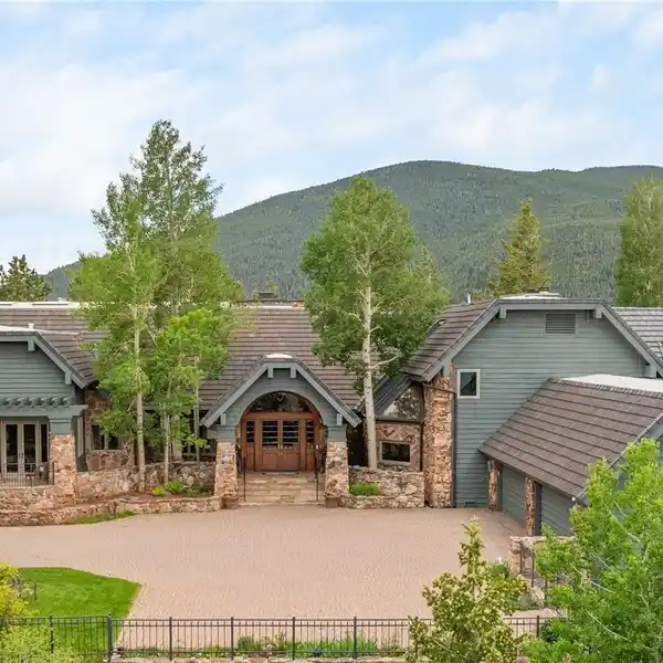 THE QUINTESSENTIAL COLORADO PROPERTY
