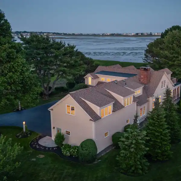 REFINED WATERFRONT SANCTUARY