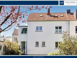 Charming Semi-detached House in a Family-friendly Location