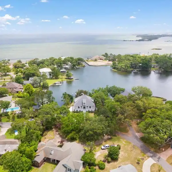 WATERFRONT RETREAT IN STAR LAKE