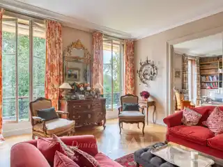 Magnificent Apartment with Period Charm and Modern Comfort