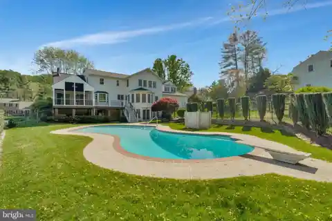 Elegant Colonial Backing to Scenic Nature Trail