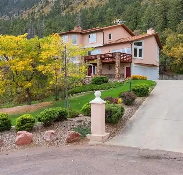 ARCHITECTURALLY UNIQUE HOME NEAR WILL ROGERS SHRINE
