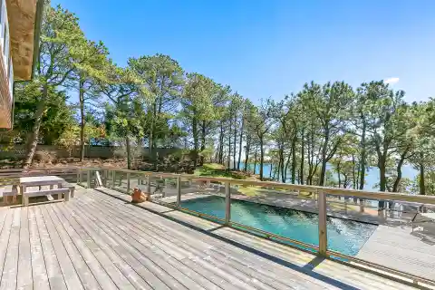 Bay Front Beauty - an Entertainer's Dream