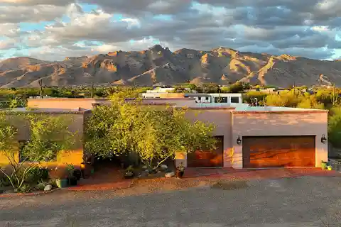 La Quinta Masterpiece with Stunning Catalina Mountain Views