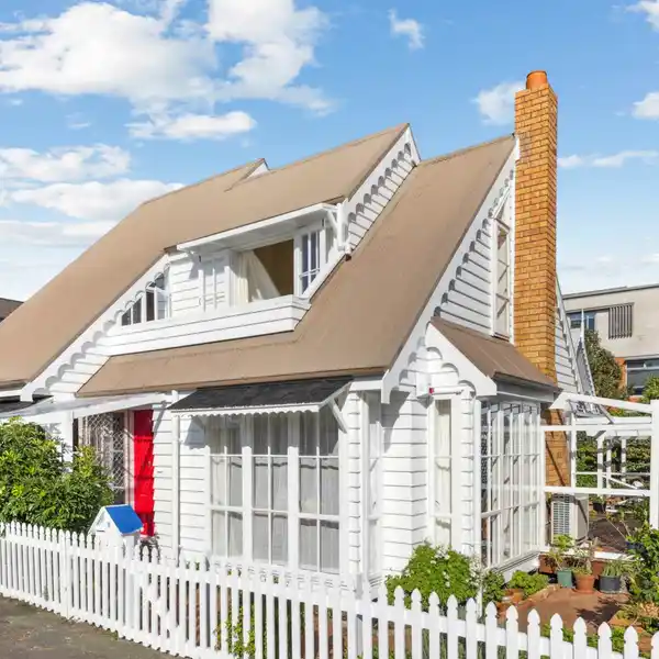 DELIGHTFUL SEASIDE HOME