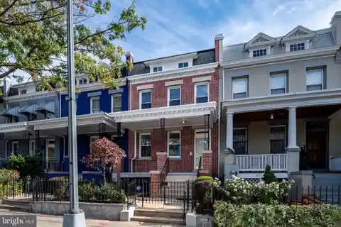 Renovated Dc Classic with Private Parking Perks