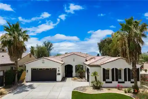 Comfort and Style in Desirable Terra Lago