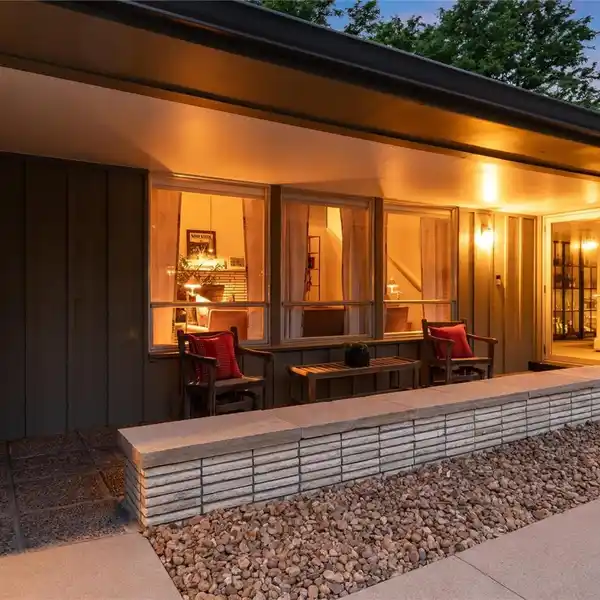 CLASSIC MID-CENTURY MODERN HOME
