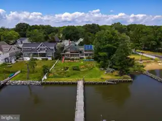 Architect-designed Post & Beam Waterfront Retreat