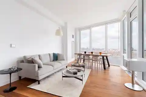 An Expansive Condo Soaking in River Views