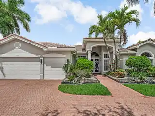Designer-renovated Contemporary with Saltwater Pool