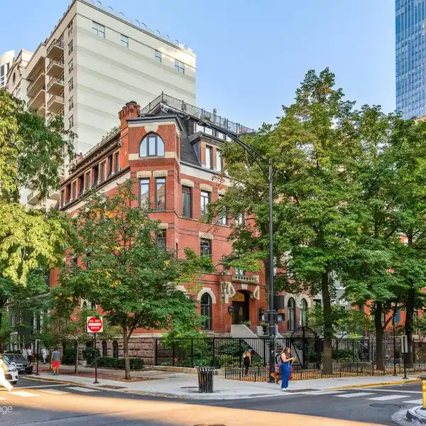NEWBERRY MANSION CORNER RESIDENCE