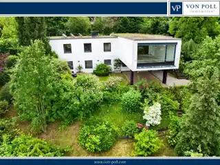 Extraordinary Architecture in an Excellent Location