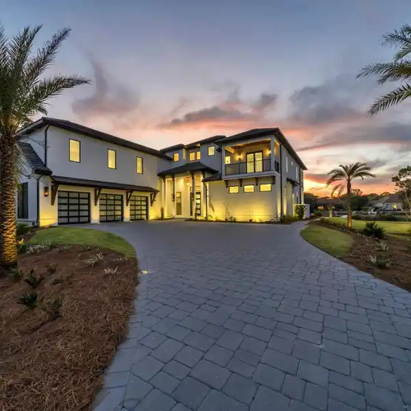 THE EPITOME OF LUXURY WATERFRONT LIVING