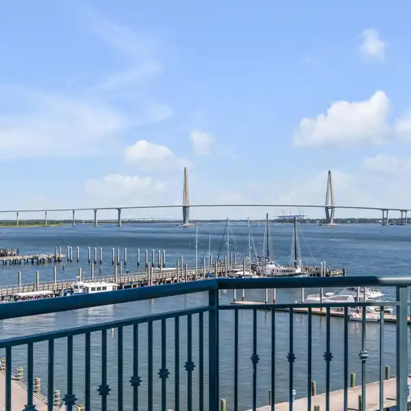 LAURENS PLACE PENTHOUSE WITH SPECTACULAR VIEWS