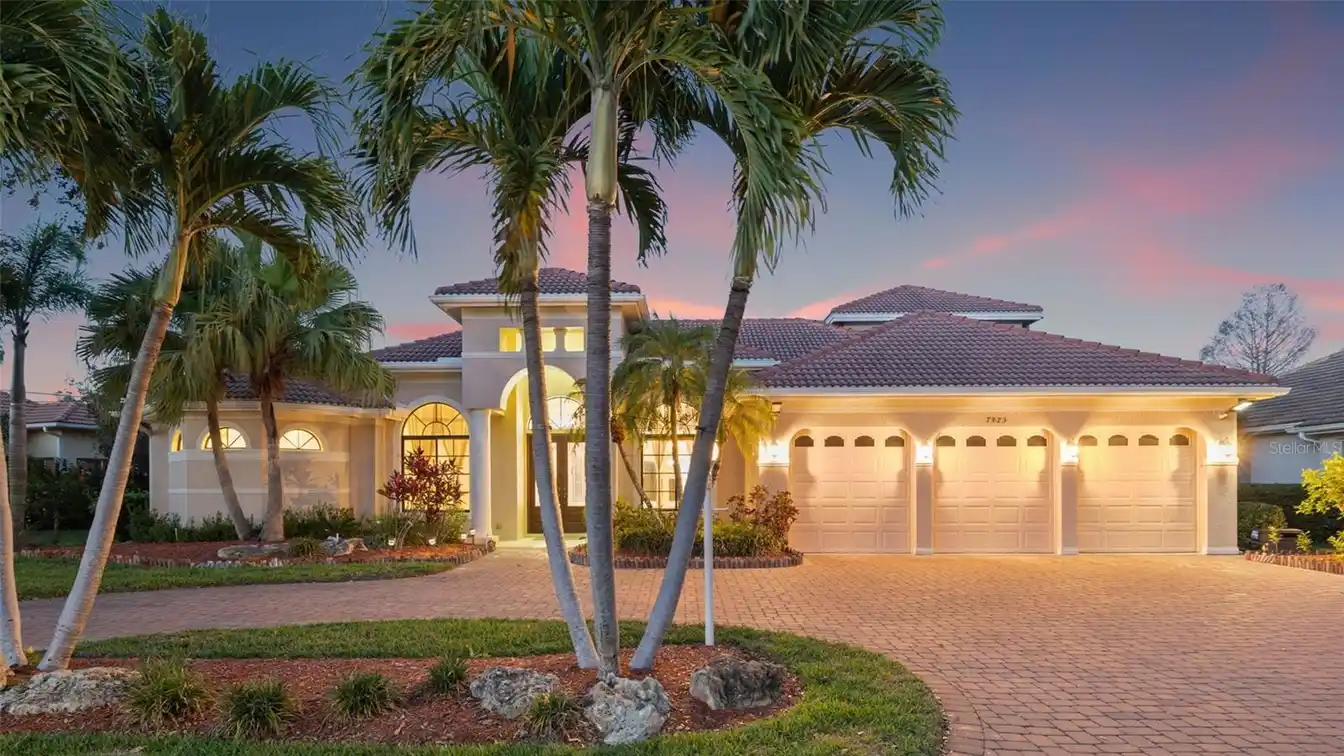 Exceptional Residence in Prestigious Lakewood Ranch Country Club
