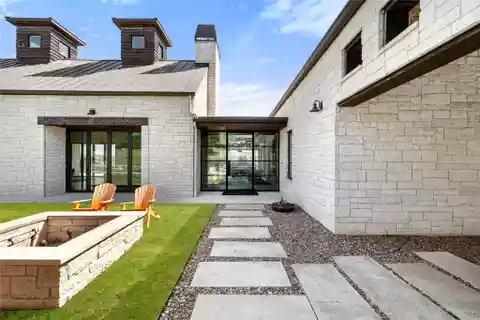 A Harmonious Blend of Sophistication and Resort-style Living