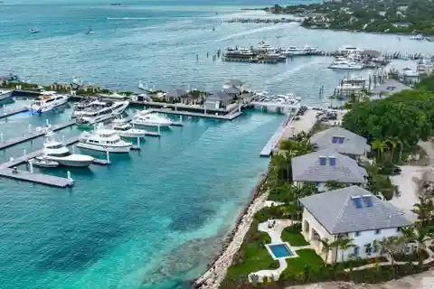 Luxury Upper Floor Turn-key Coral Cottage in Harbour Island