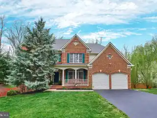 Entertainer’s Dream Near Metro and Trails