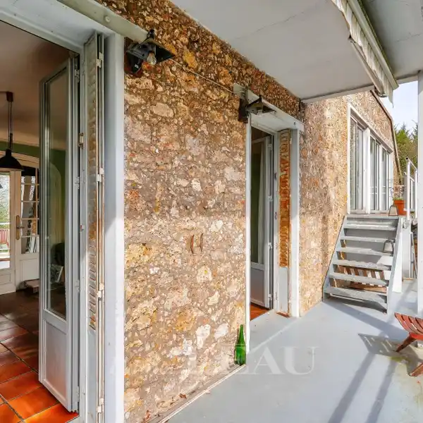 CLASSIC MONTRETOUT HOME WITH WINE CELLAR