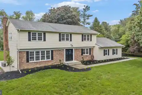 Modern Renovated Colonial Near Princeton University