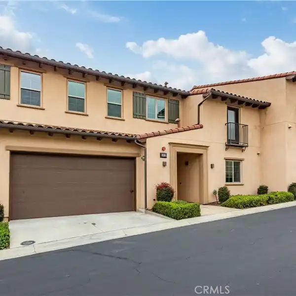 TURNKEY TOWNHOUSE IN SOL Y MAR VILLAGE