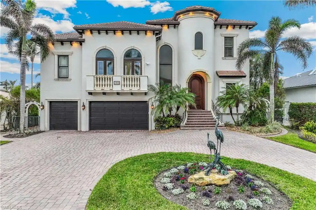Magnificent Custom-built Southern Exposure Home