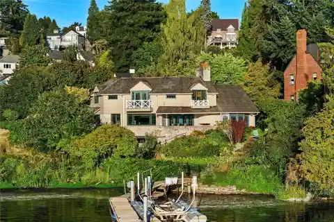 Enchanting Laurelhurst Waterfront Estate