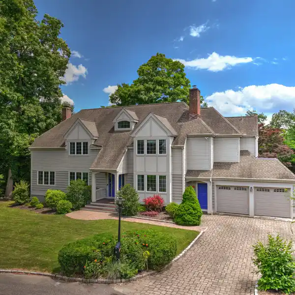 COMFORTABLE LIVING ON A PEACEFUL CUL-DE-SAC