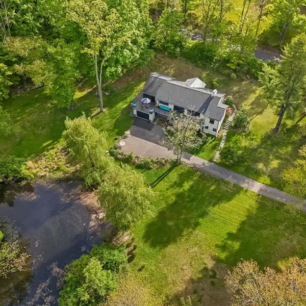 SPECIAL HOME RENOVATED INSIDE AND OUT
