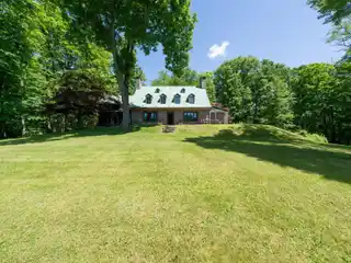 Vintage Estate for Equestrian and Nature Lovers