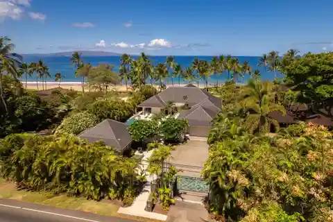 Timeless Hawaiian Estate on Keawakapu Beach