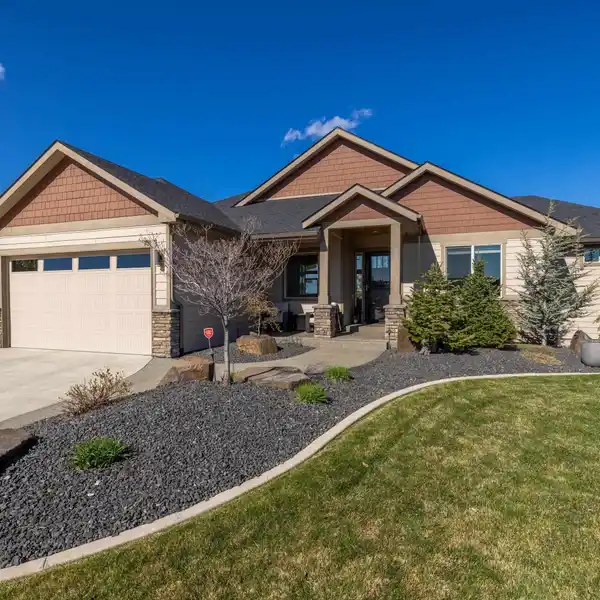 CUSTOM ONE OWNER EAGLE RIDGE RANCHER