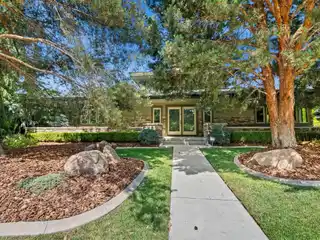 Single Level Luxury Living in Eagle’s Coveted Lakemoor