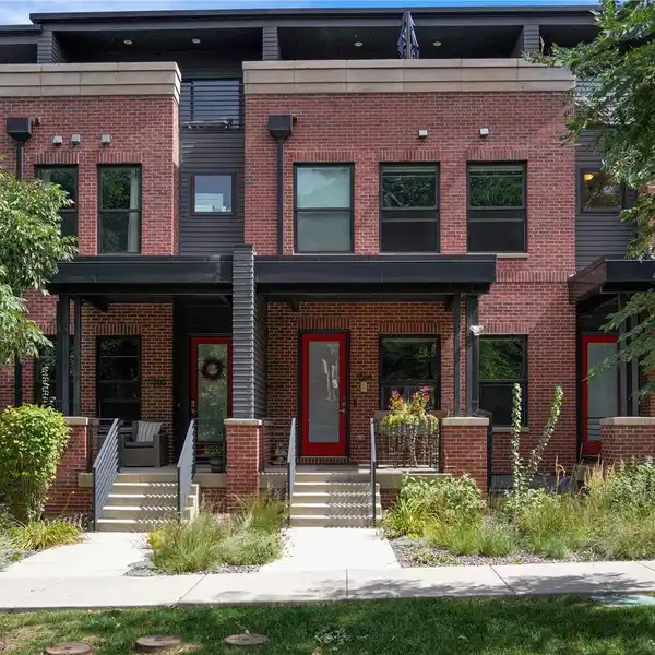 DESIGNER BROWNSTONE WITH PRIVATE ROOFTOP DECK