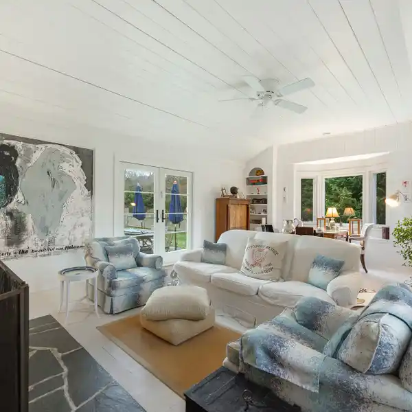 ELEGANTLY APPOINTED BEACH COTTAGE FOR RENT