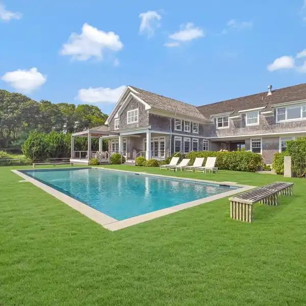 CUSTOM BEAUTY IN COVETED DUNE ALPIN FARM