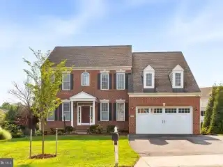 Spacious Luxury Living in Prime Location