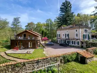 Historic Manor in Nature’s Dreamlike Embrace