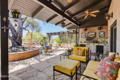 Private Hilltop with Amazing Views