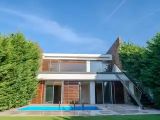 Beautiful Villa with Scenic Mountain Views