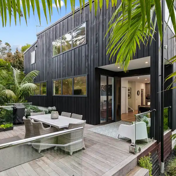 ARCHITECTURAL MASTERPIECE ON A PRIVATE SUNLIT SANCTUARY