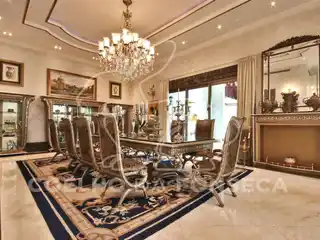 Incomparable High-End Property