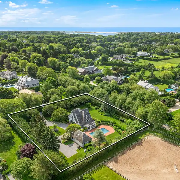 CLASSIC CEDAR-SHAKE TRADITIONAL FOR RENT